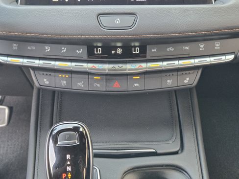 Used 2022 Cadillac XT4 Sport w/ Comfort Package FWD image 17