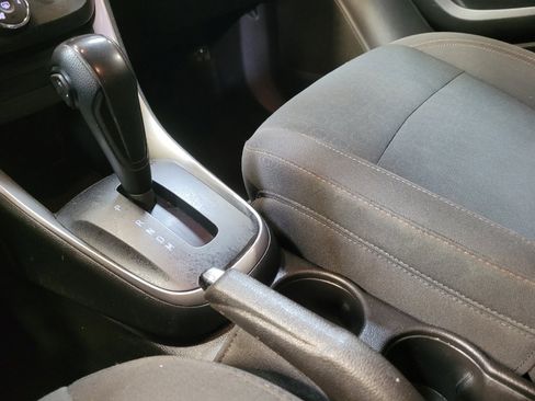 Used 2021 Chevrolet Trax LS FWD image 26
