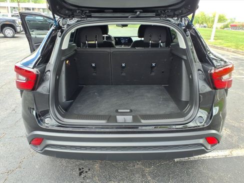 Used 2025 Chevrolet Trax LS FWD image 28