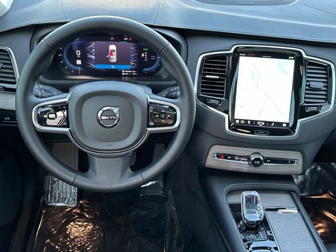 Certified 2025 Volvo XC90 T8 Ultra w/ Protection Package Premier image 17