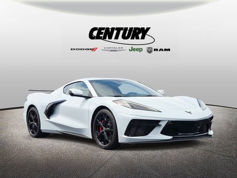 Used 2022 Chevrolet Corvette Stingray Preferred Cpe w/ Engine Appearance Package RWD image 1