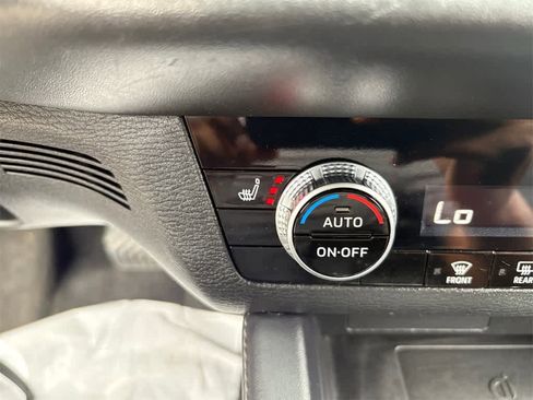 Used 2023 Mitsubishi Outlander SE image 23