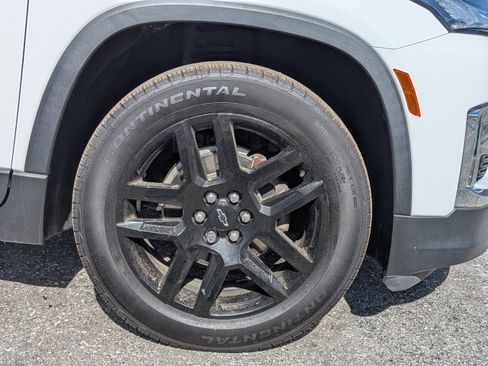 Used 2022 Chevrolet Traverse LS image 11