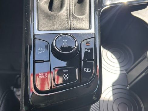 Used 2025 Kia Sportage SX image 31