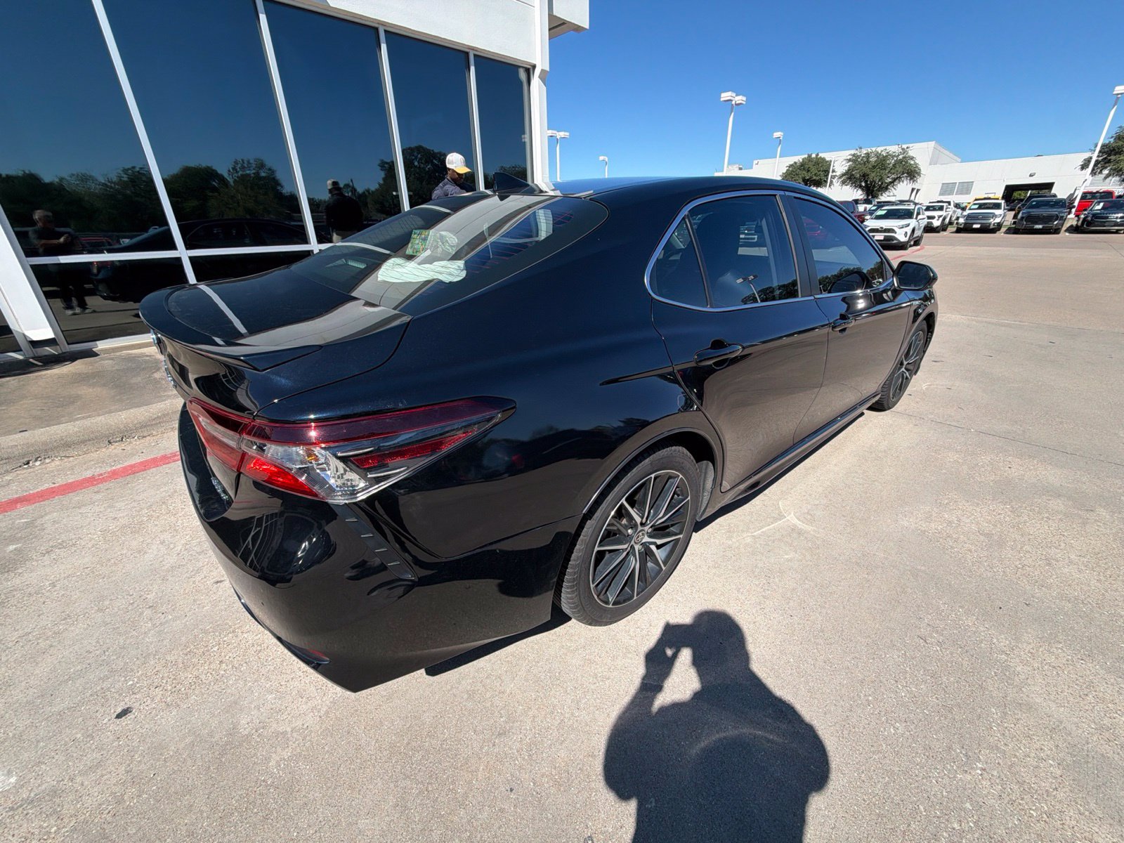 Used 2021 Toyota Camry SE FWD image 5
