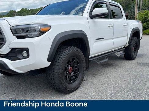 Used 2022 Toyota Tacoma TRD Off-Road AWD/4WD image 9