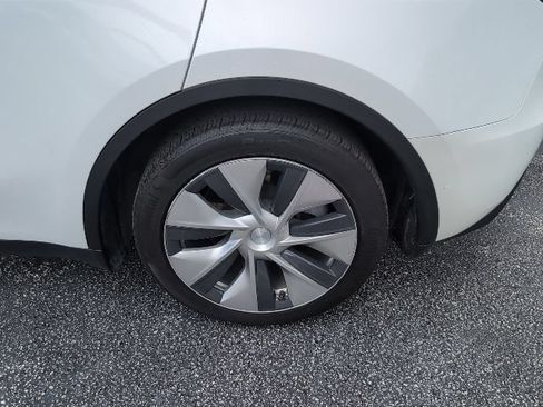 Used 2022 Tesla Model Y Long Range AWD/4WD image 7