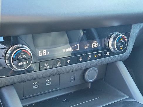 Used 2025 Mitsubishi Outlander SE image 33