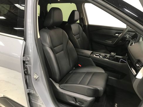 Used 2025 Nissan Rogue SL w/ Tech Package AWD/4WD image 8
