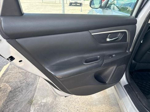 Used 2016 Nissan Altima 2.5 SL w/ Moonroof Package FWD image 12