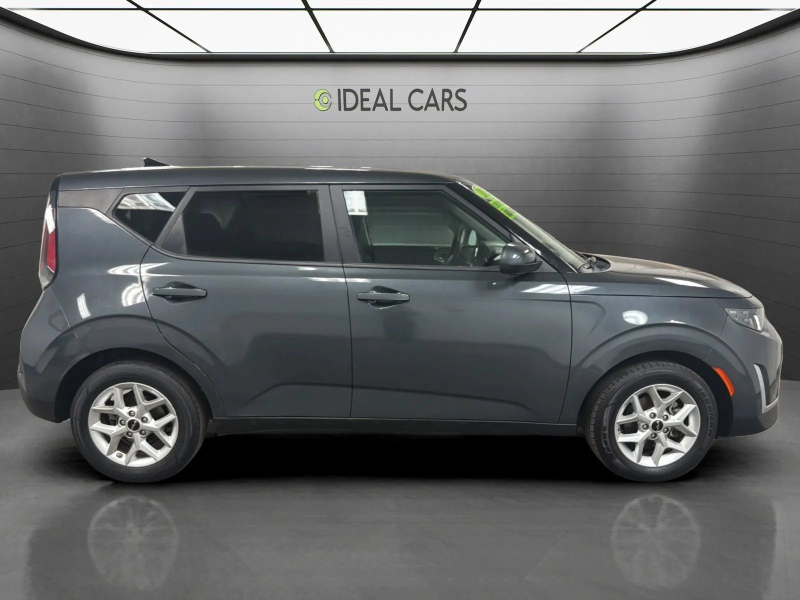 Used 2023 Kia Soul LX w/ Option Group 015 FWD image 4