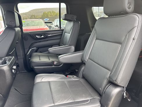 Used 2024 GMC Yukon XL Denali AWD/4WD image 12