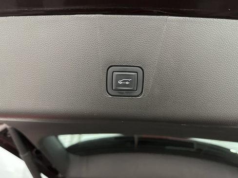 Used 2022 Chevrolet Traverse High Country AWD/4WD image 44