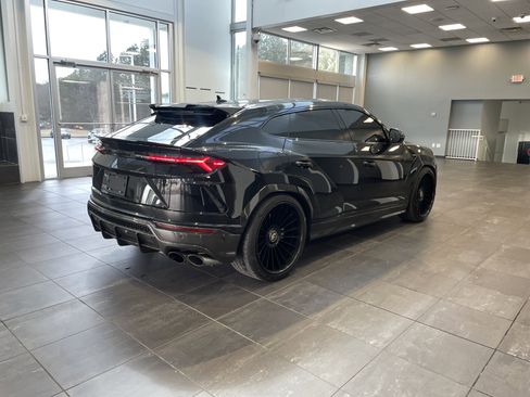 Used 2021 Lamborghini Urus AWD/4WD image 10