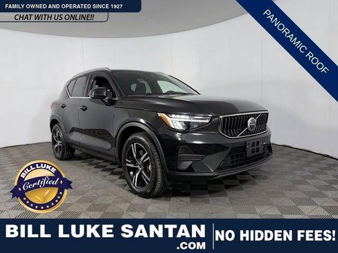 Used 2025 Volvo XC40 B5 Core image 1