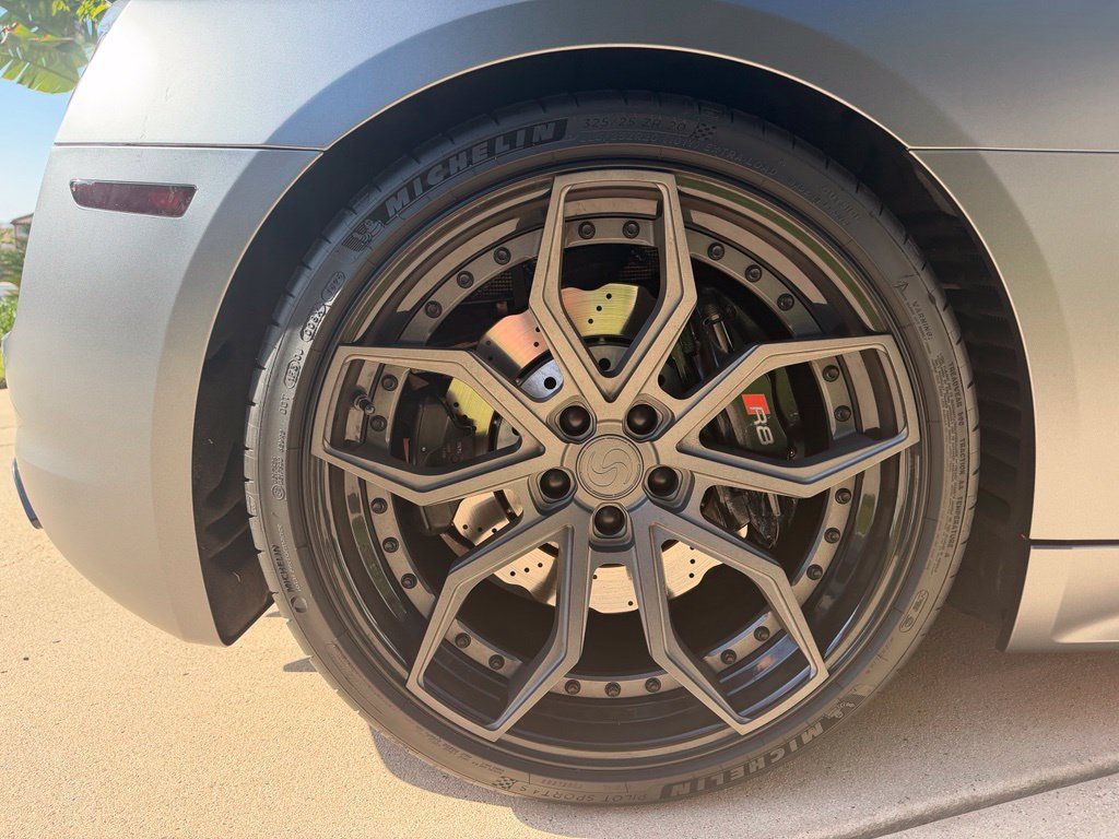 Used 2017 Audi R8 V10 w/ Carbon Exterior Package AWD/4WD image 36