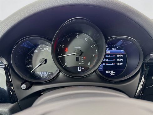 Certified 2025 Porsche Macan image 16