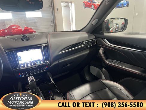 Used 2019 Maserati Levante GranSport image 22