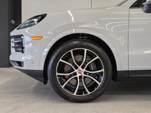 New 2026 Porsche Cayenne Coupe AWD/4WD image 9