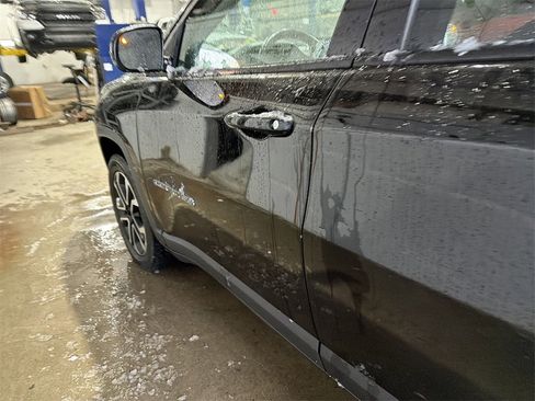 Used 2022 Jeep Compass Limited image 8