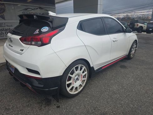 Used 2021 Hyundai Veloster N image 3