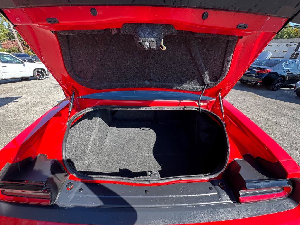 Used 2015 Dodge Challenger R/T Scat Pack w/ Leather Interior Group RWD image 19