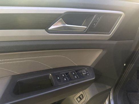 Used 2023 Volkswagen Atlas SE w/ Black Wheel Package image 11