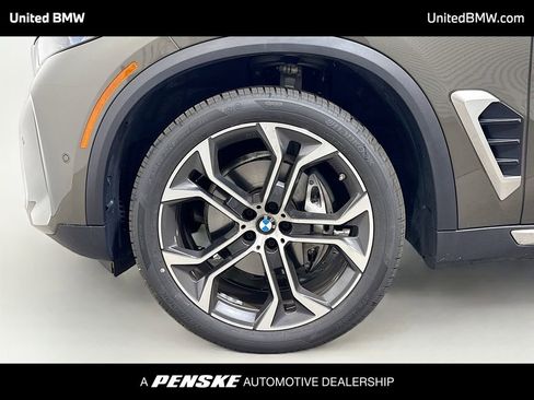 Used 2025 BMW X5 xDrive40i AWD/4WD image 2