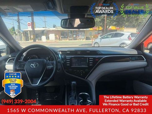 Used 2018 Toyota Camry XLE FWD image 6