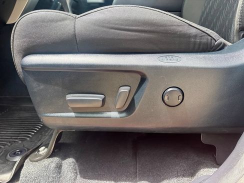 Used 2018 Toyota Tundra SR5 w/ SR5 Upgrade Package AWD/4WD image 14