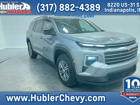 Used 2025 Chevrolet Traverse LT image 1