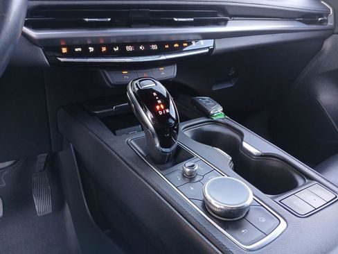 Used 2024 Cadillac XT4 Premium Luxury image 16