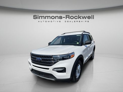 Used 2024 Ford Explorer XLT w/ Equipment Group 202A AWD/4WD image 1