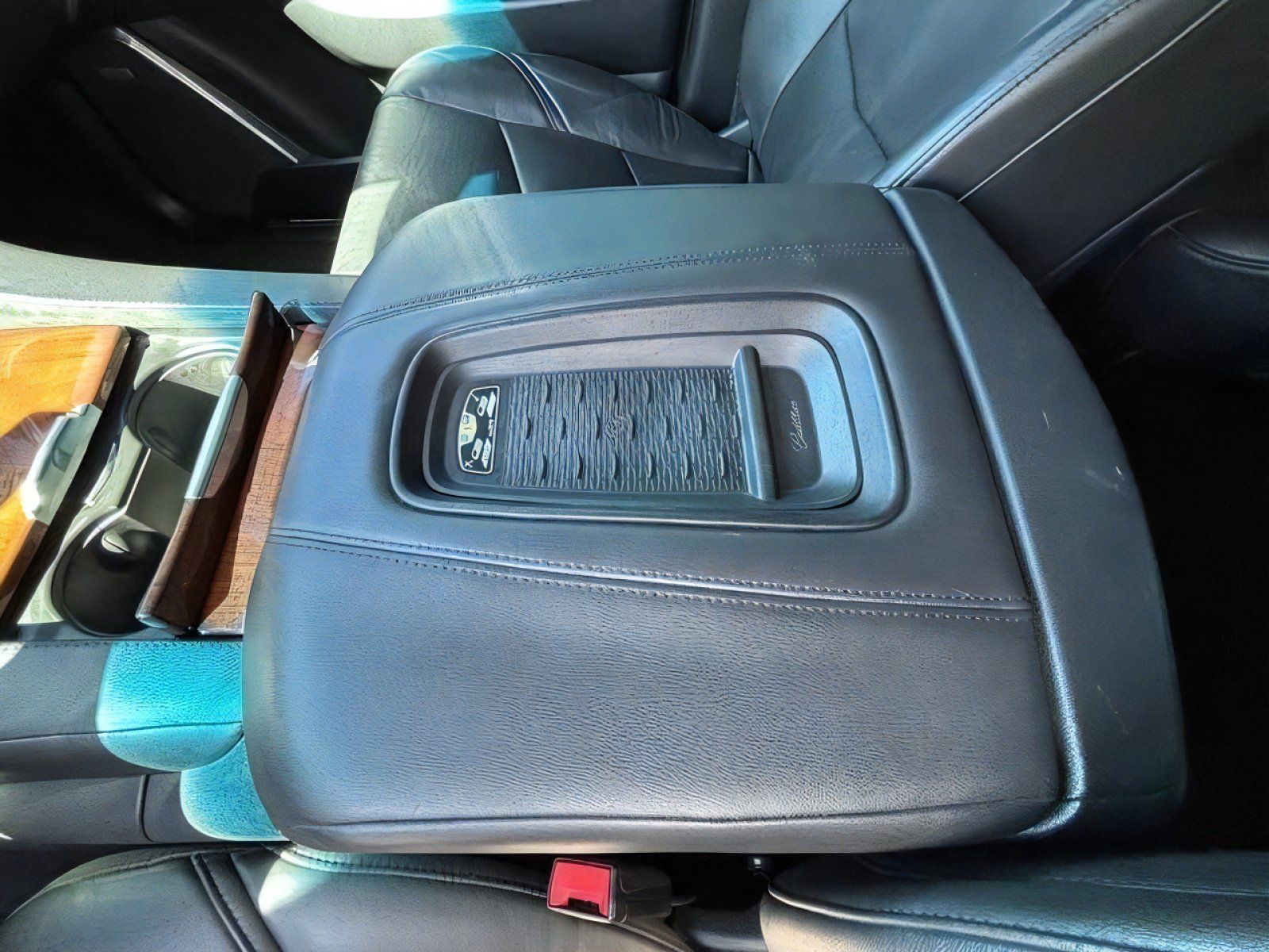 Used 2015 Cadillac Escalade Premium AWD/4WD image 16