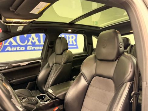 Used 2018 Porsche Cayenne Platinum Edition AWD/4WD image 19