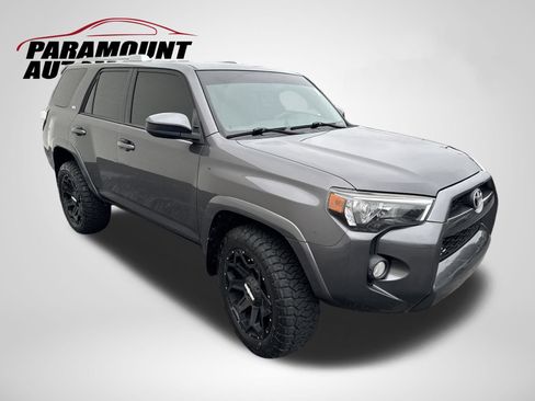 Used 2017 Toyota 4Runner SR5 AWD/4WD image 3
