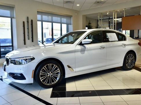 Used 2018 BMW 530i xDrive AWD/4WD image 3