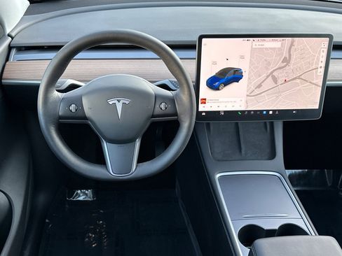Used 2021 Tesla Model Y Long Range image 16