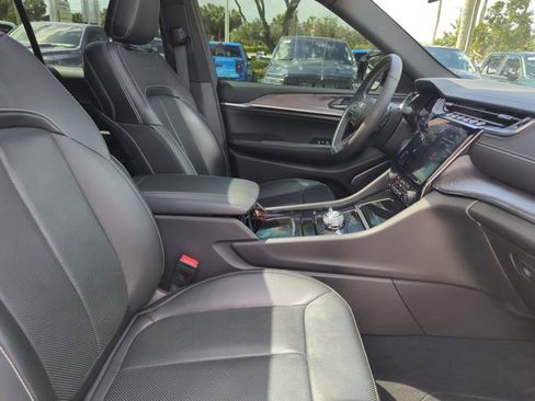 Used 2024 Jeep Grand Cherokee Overland AWD/4WD image 27