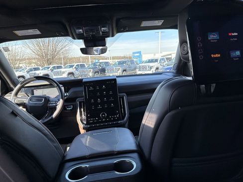 Used 2025 GMC Yukon Denali Ultimate image 21