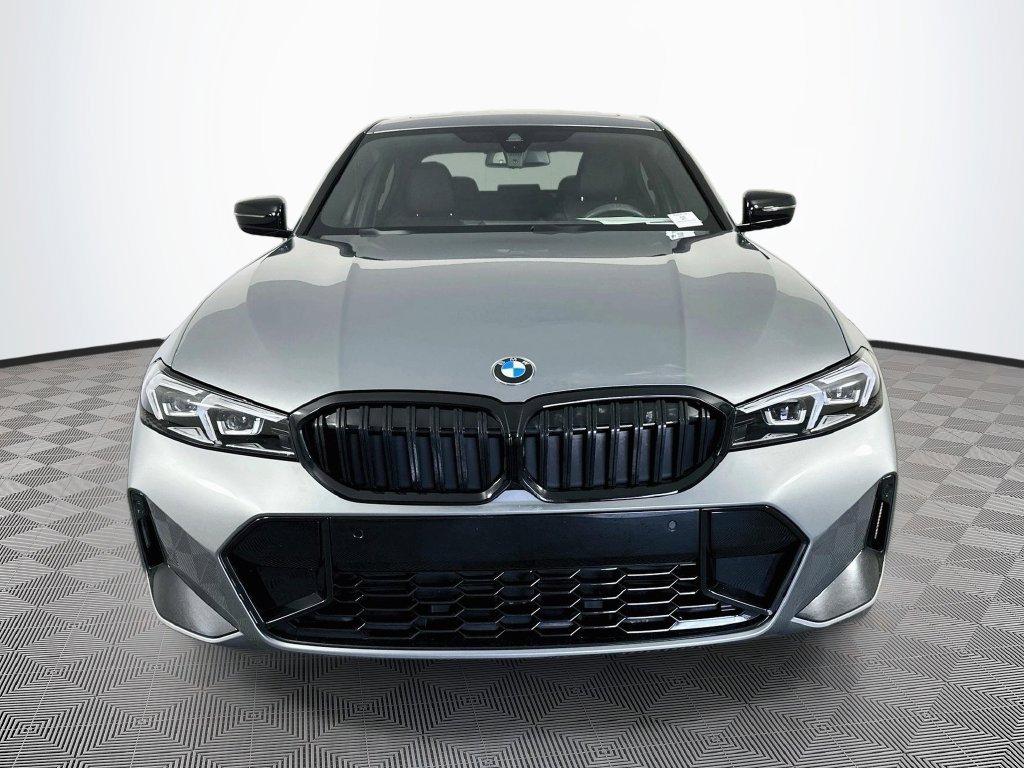 Used 2025 BMW 330i xDrive Sedan w/ M Sport Package AWD/4WD image 4