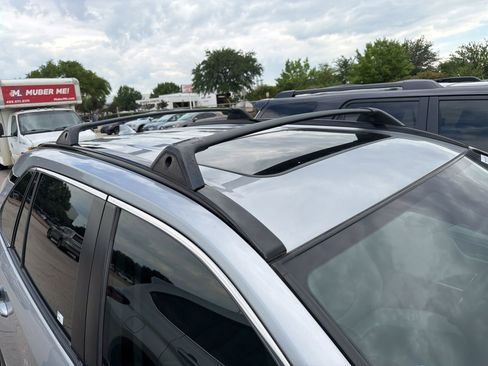 Used 2022 Toyota RAV4 Limited FWD image 5