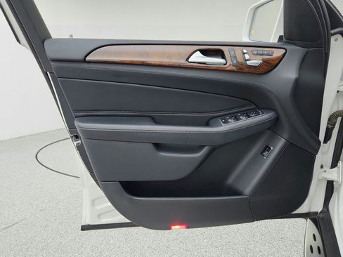 Used 2019 Mercedes-Benz GLS 450 4MATIC image 27