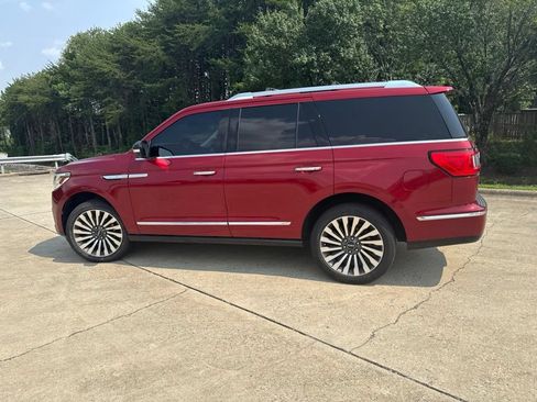 Used 2018 Lincoln Navigator Reserve AWD/4WD image 15