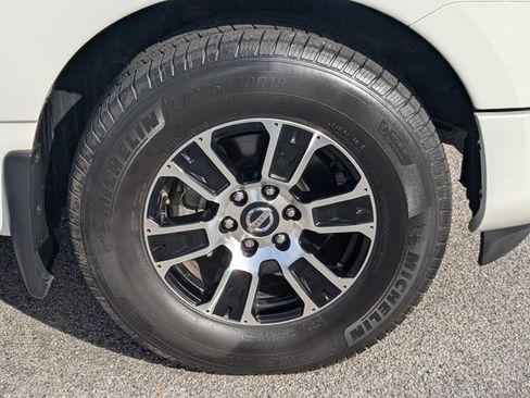 Used 2021 Nissan Titan SV w/ SV Convenience Package image 14