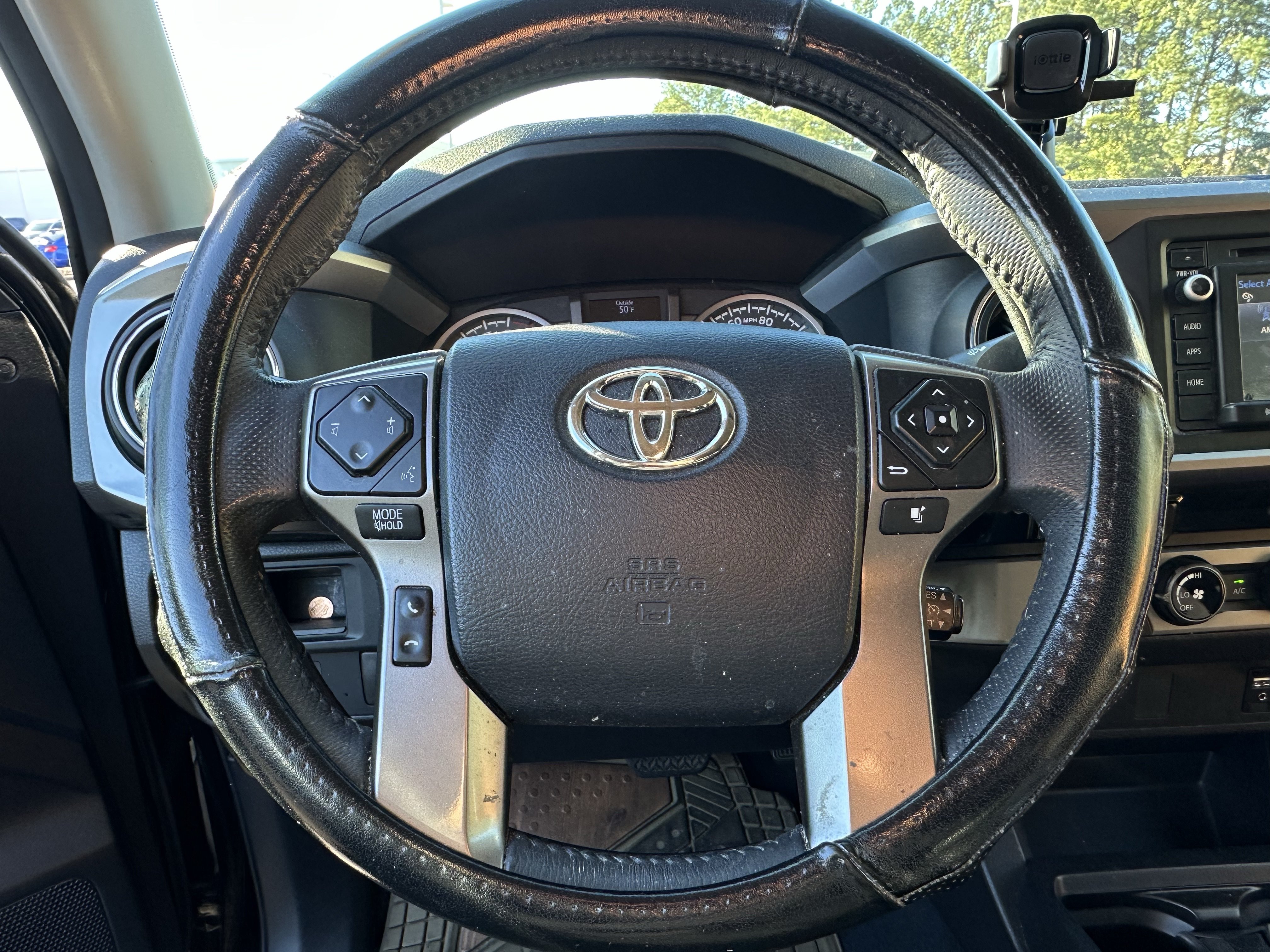 Used 2017 Toyota Tacoma SR5 w/ Tow Package RWD image 6
