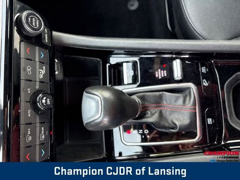 Used 2025 Jeep Compass Trailhawk AWD/4WD image 31