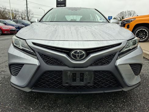 Used 2019 Toyota Camry SE image 2