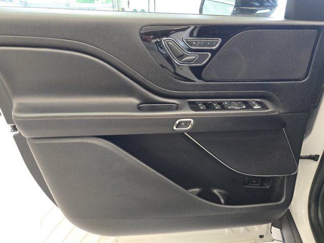 Used 2023 Lincoln Aviator AWD w/ Premium Package image 21