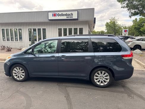 Used 2014 Toyota Sienna LE AWD/4WD image 1